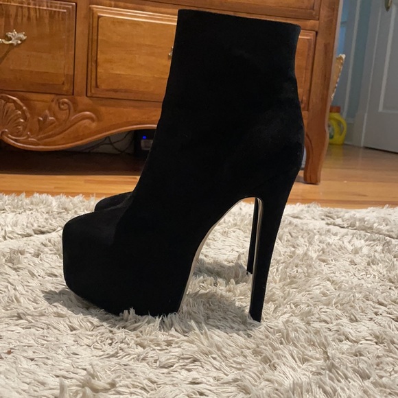 Very high sexy booties - Picture 2 of 5